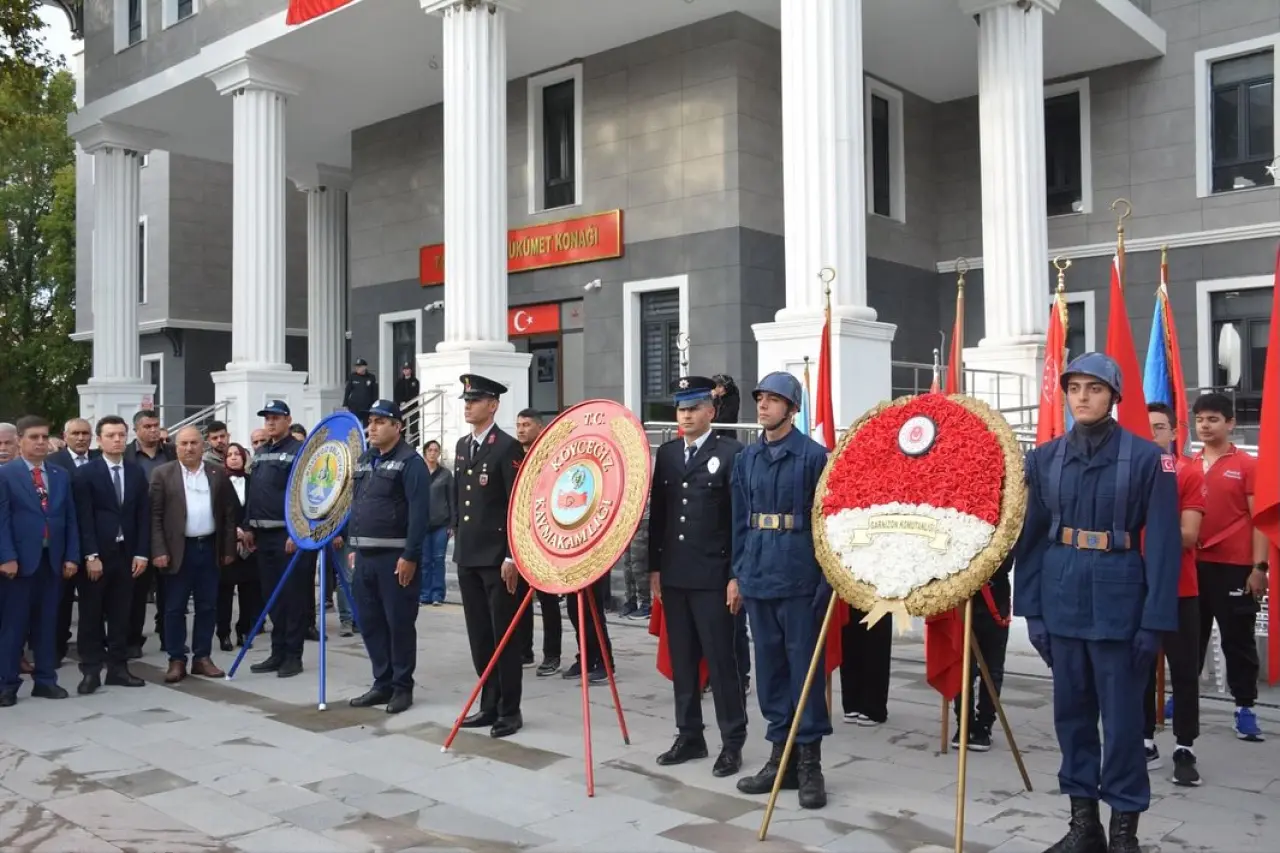 Köyceğiz Kaymakamlığı’ndan 10 Kasım Töreni: Hükümet Konağı Önünde Saygı Duruşu 7