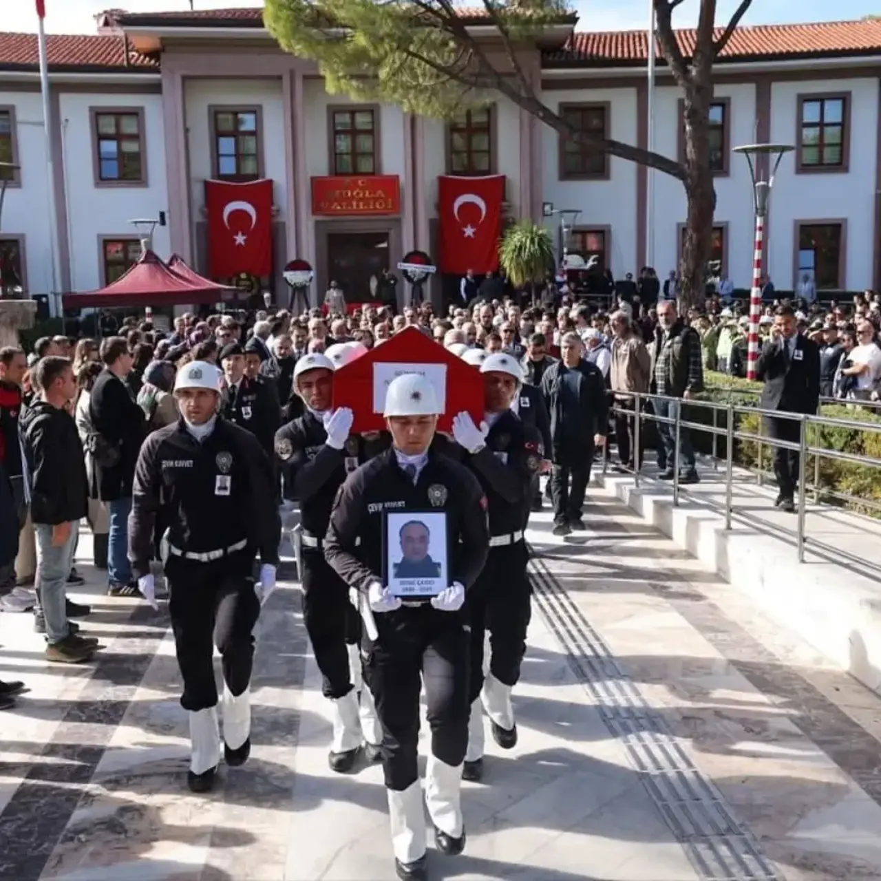 Polis Memuru Deniz Çakıcı Muğla’da Son Yolculuğuna Uğurlandı 4