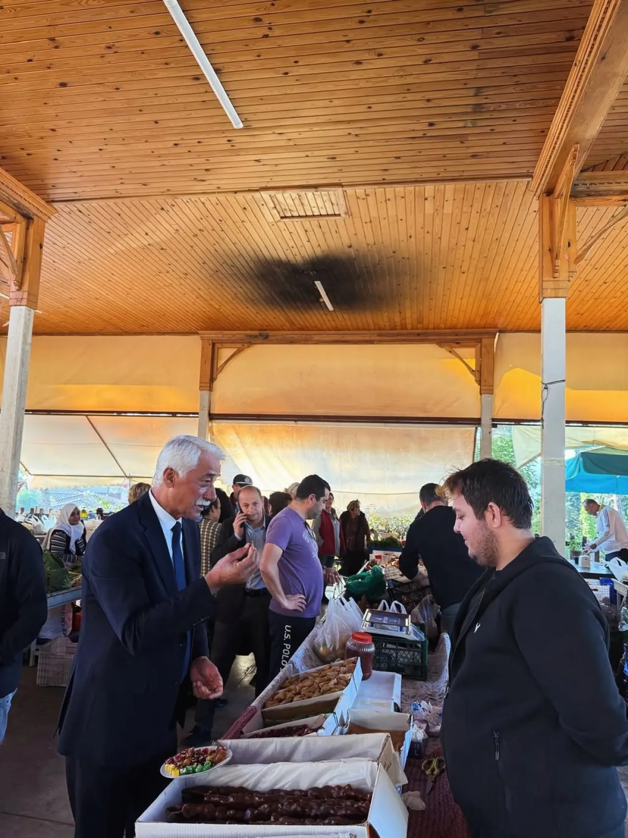Ula Belediye Başkanı Mehmet Caner Akyaka Pazaryerinde Esnafla Buluştu 5