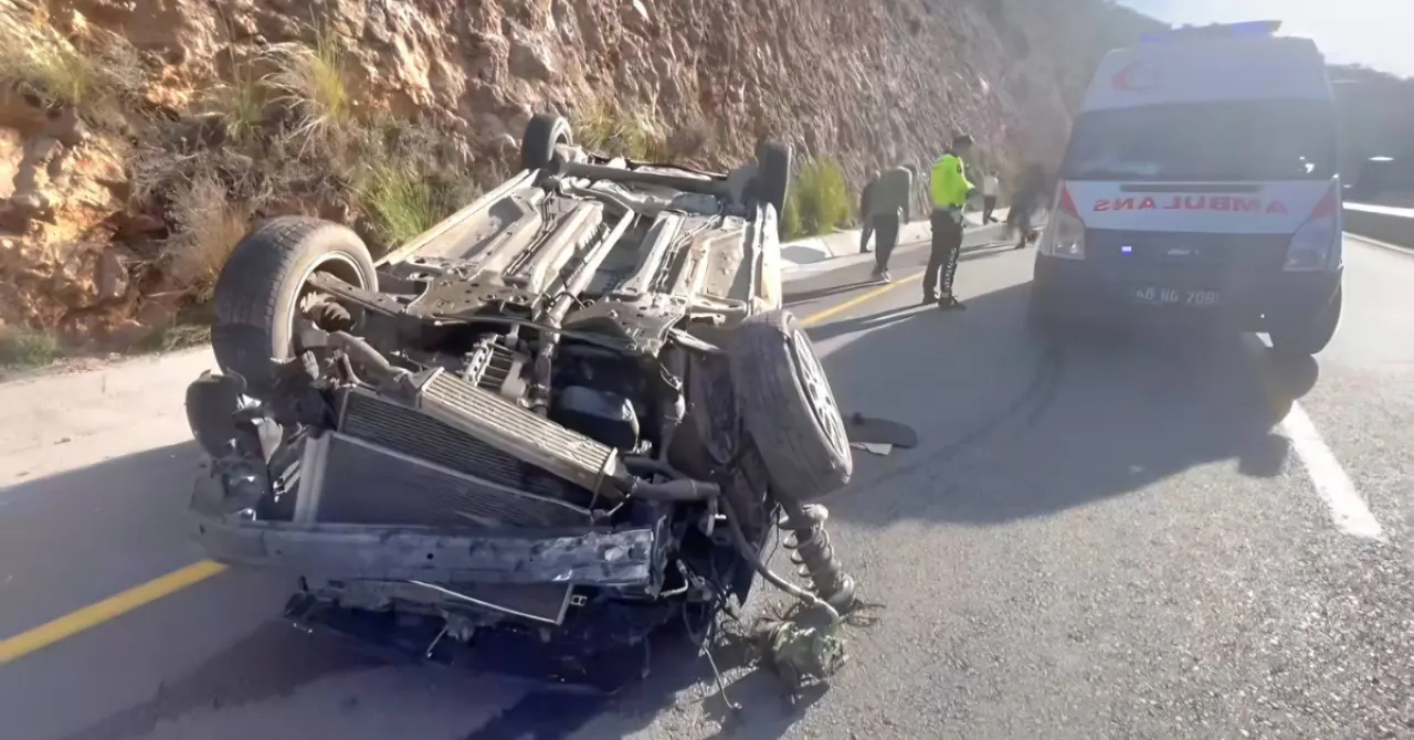 Ölüdeniz Yolunda Kaza: Sürücü Yaralı Hastaneye Kaldırıldı 3