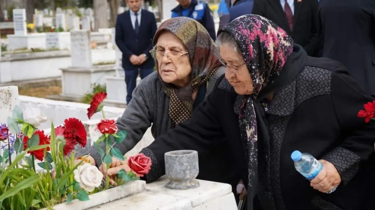 Ula’da 18 Mart Hüznü: Şehit Kabirleri Dualarla Ziyaret Edildi 2