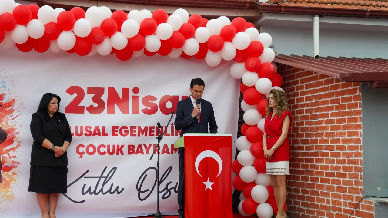 Köyceğiz’de 23 Nisan Gururu: Atatürk Anıtı’na Çelenk Sunuldu! 1