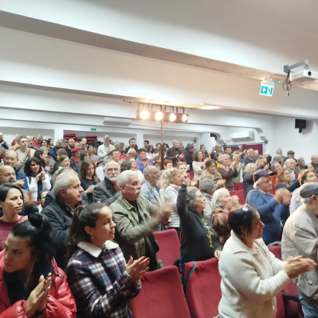 Ankara Ekin Tiyatrosu’nun Roza Luksemburg oyunu Köyceğiz Halk Eğitim Merkezi’nde sahnelendi.