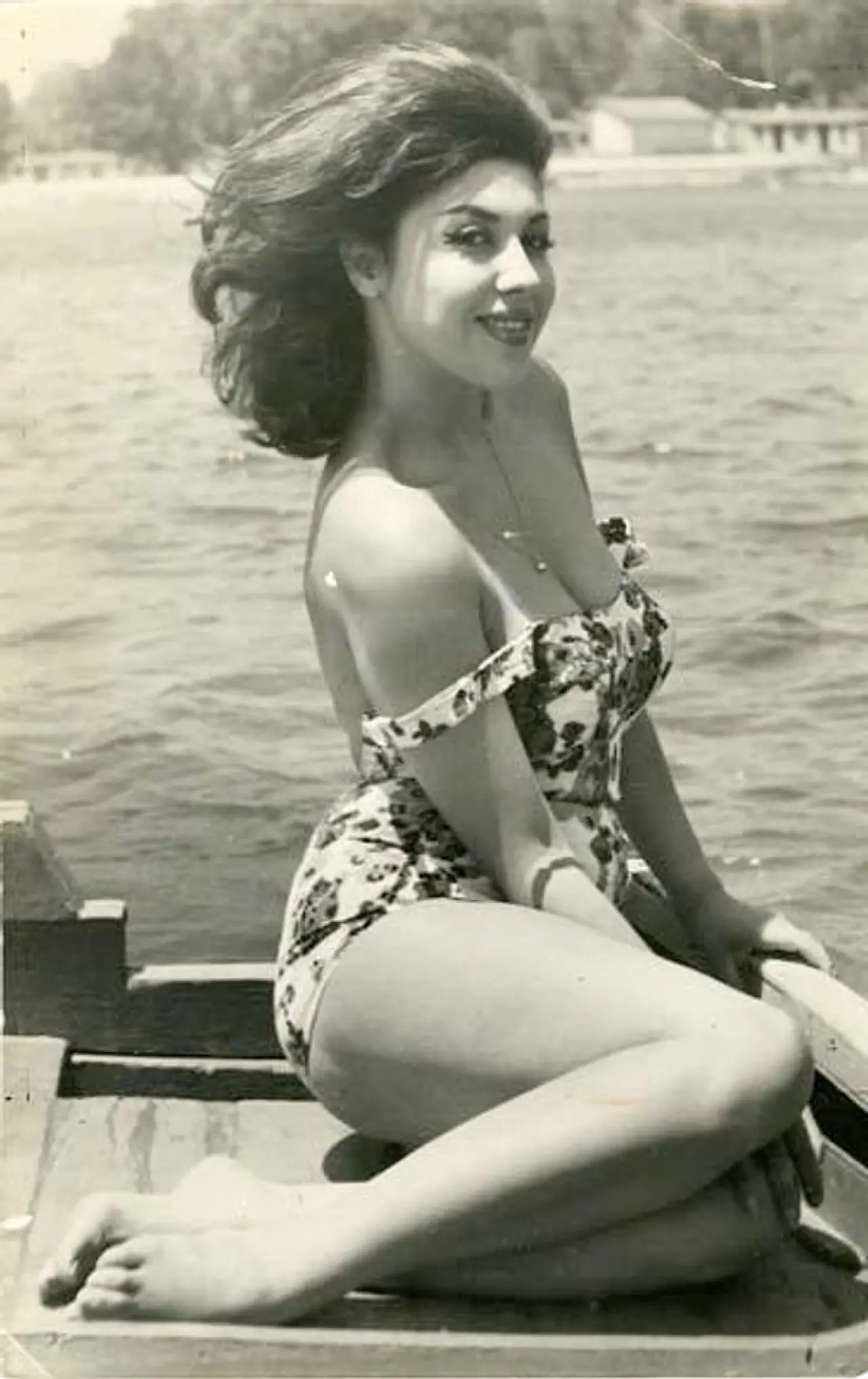 Nebahat Çehre’nin Şortlu Gençlik Fotoğrafı Sosyal Medyayı Salladı