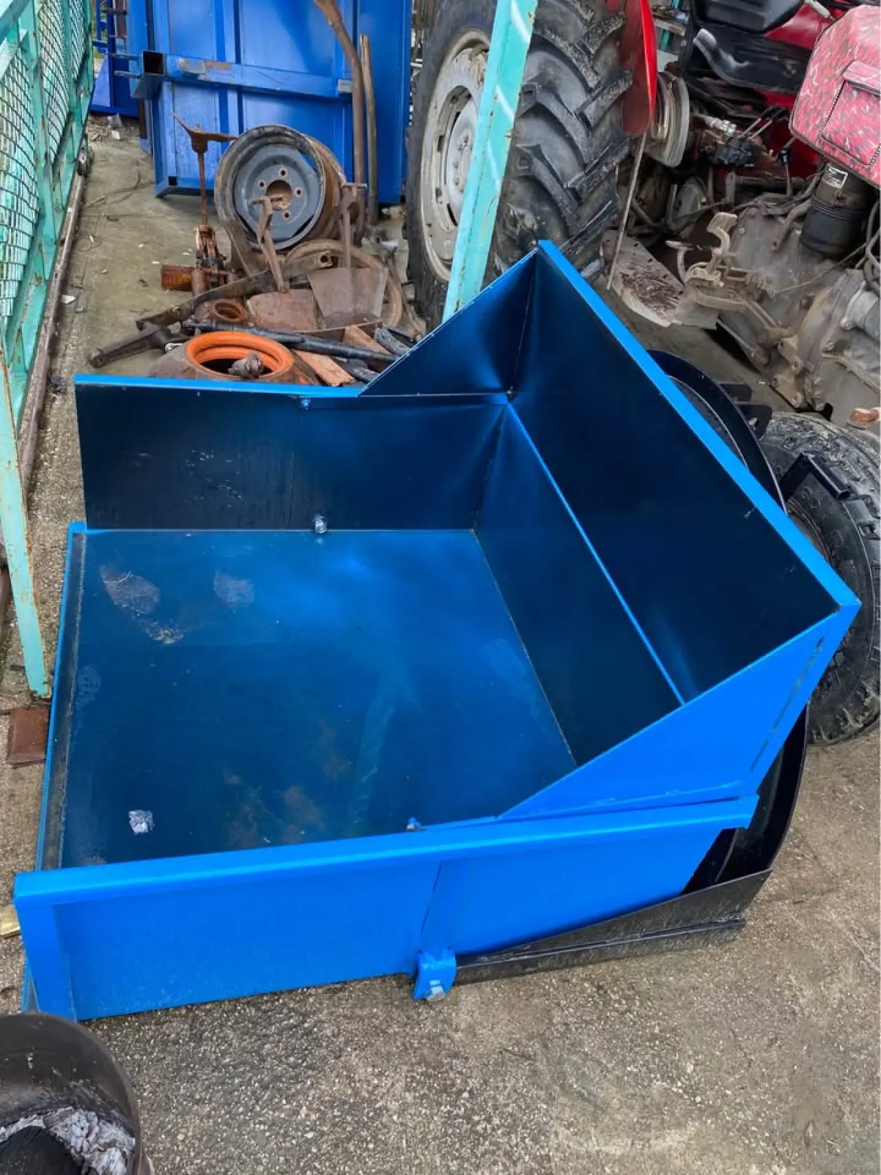 Köyceğiz Zeytinalanı’nda sıfır, ağır malzemeden üretilmiş devirmeli sepet ilanı yayımlandı.