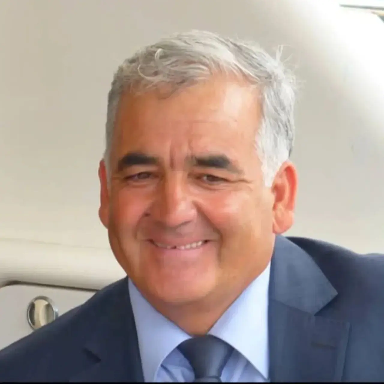 Muğla’nın Ortaca ilçesinde direksiyon hakimiyetini kaybeden sürücünün palmiye ağacına çarpması sonucu meydana gelen kazada 1 kişi hayatını kaybetti, 4 kişi yaralandı. Kazada araçta sıkışan yolcular itfaiye ekipleri tarafından çıkarıldı. Mustafa Gün hastanede yaşamını yitirdi.