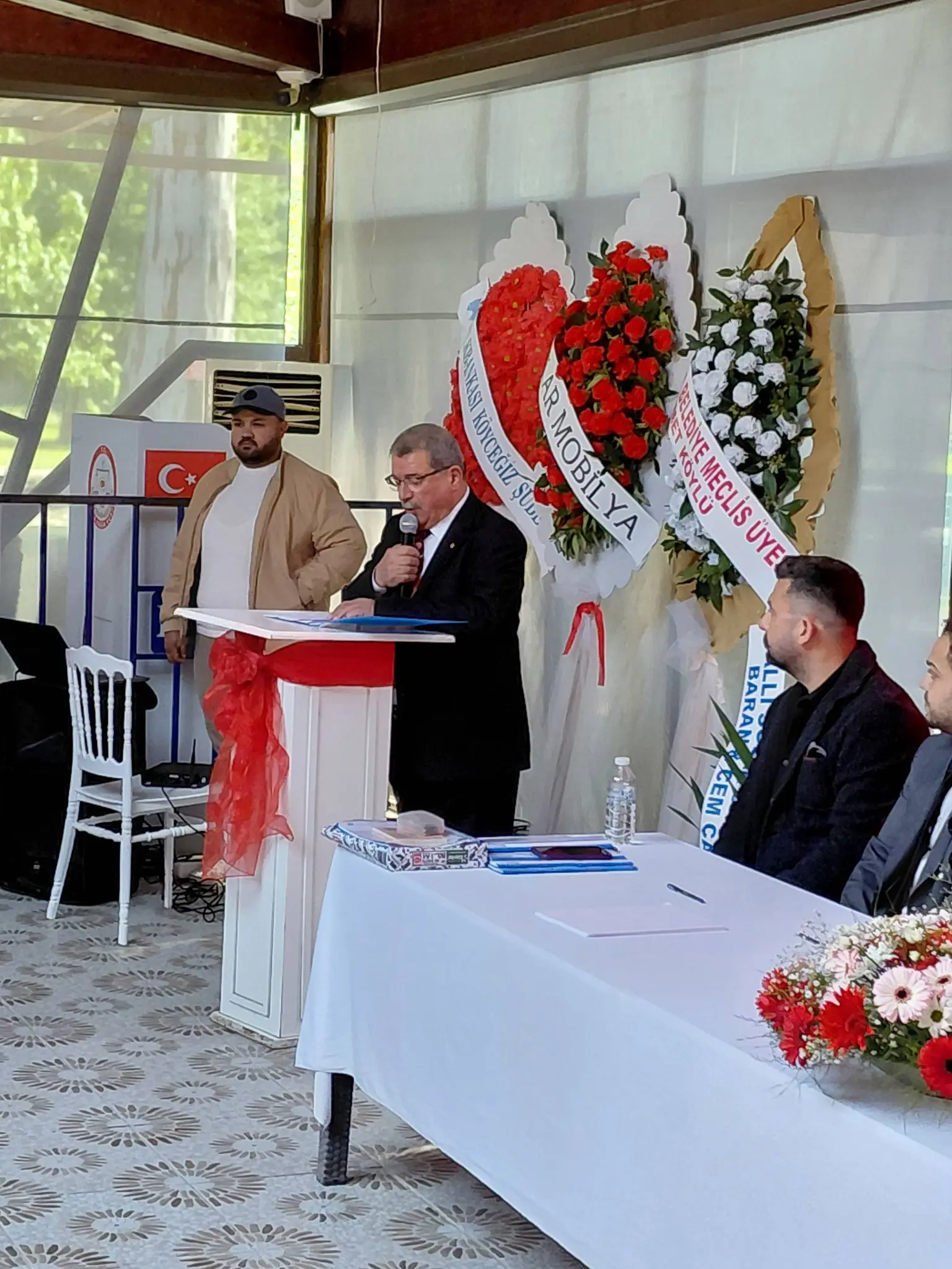 şunu diyen bir yazı 'ALTRASI OYCEĞIZSUL SUDL MOBILYA SENT MECLİS KEMECLİSÜYE 愛美 UYE BARAM BARA 4 m CEM C BC' görseli olabilir