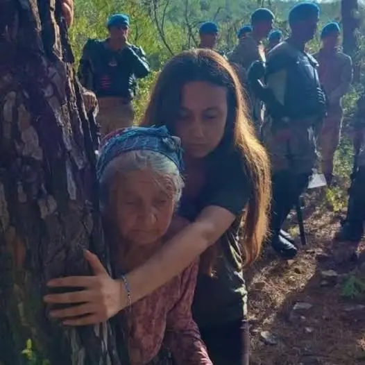 Milas İkizköy’deki Akbelen Ormanı direnişinin sembol isimlerinden Esra Işık, gece saatlerinde evinden gözaltına alındı. Gözaltı nedeni keşif eylemleri.