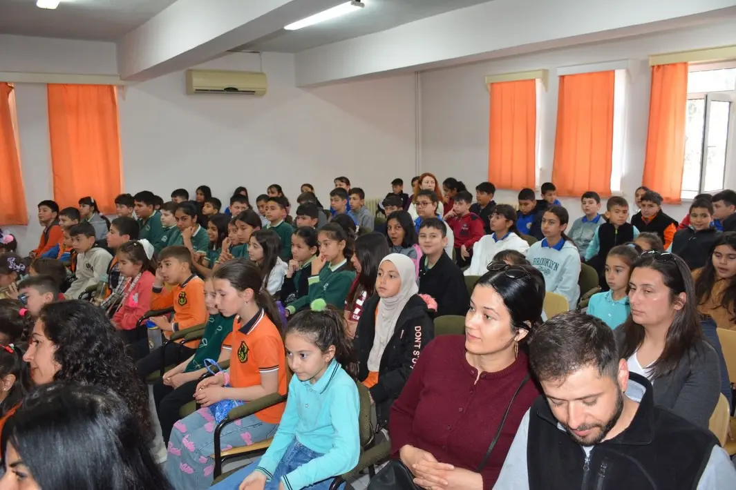 Köyceğiz Kaymakamı Mert Kumcu, 62. Kütüphane Haftası kutlamaları kapsamında Köyceğiz 75. Yıl İlçe Halk Kütüphanesi’ndeki programa katıldı.