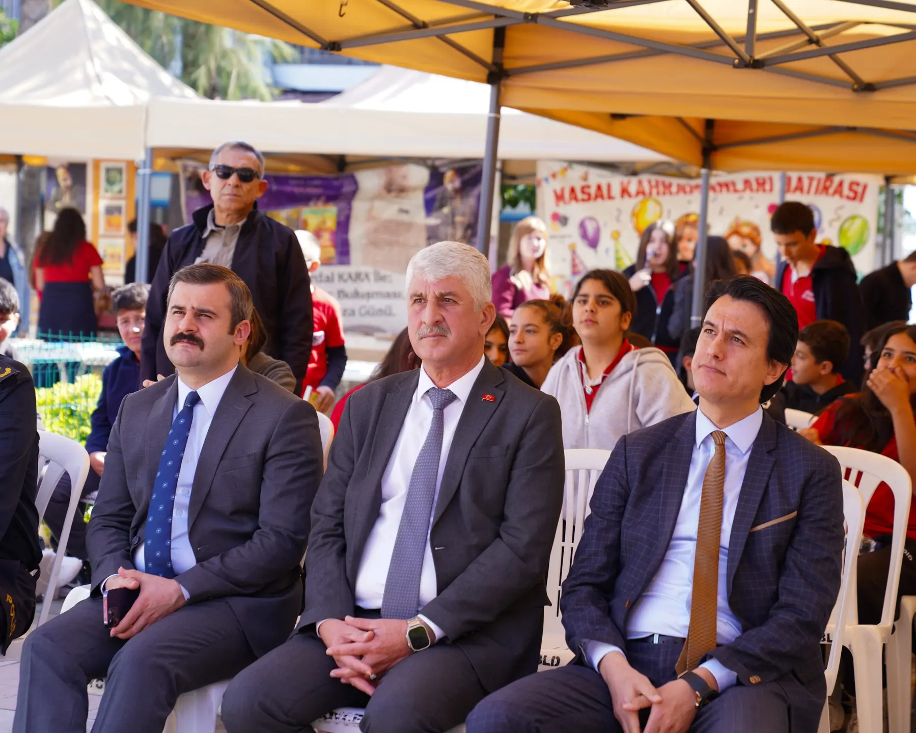 Köyceğiz Çocuk Kitapları Kültür ve Sanat Festivali, protokolün katılımıyla kapılarını açtı. 8 Nisan'a kadar sürecek festivalde kitap ve sanat buluşacak.