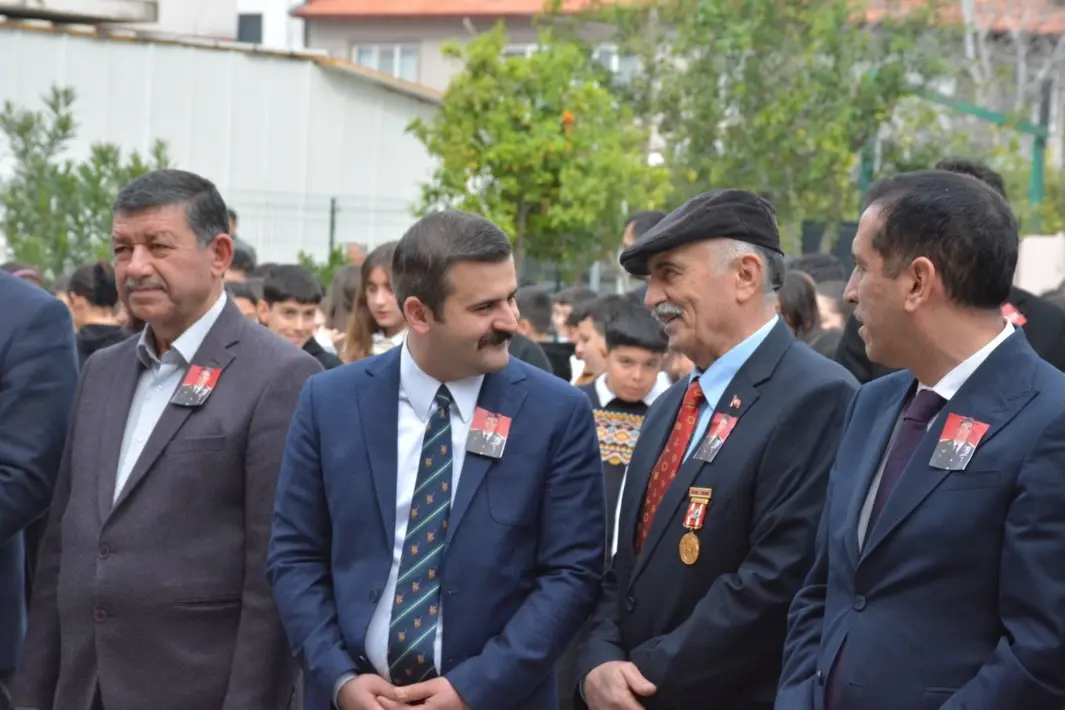 Köyceğiz Kaymakamı Mert Kumcu, Ortaca’da Şehit P. Komd. Yzb. Barış Kırıcı’nın adının okula ve parka verilmesi törenine katıldı.