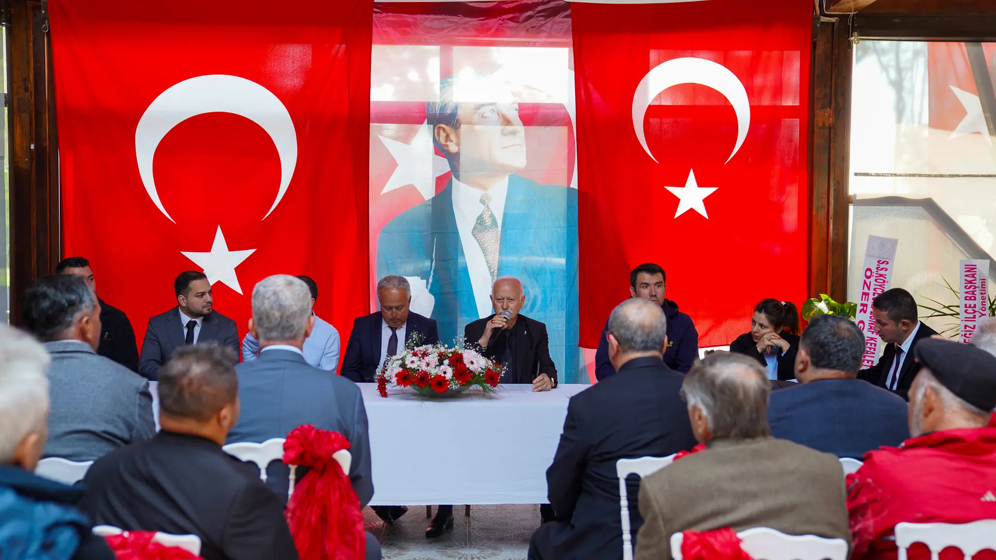 Köyceğiz Esnaf ve Sanatkârlar Odası Başkanlık seçimi yapıldı. Belediye Başkanı Ali Erdoğan, esnafın birlik ve beraberlik mesajına ortak oldu.