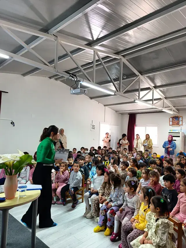 Köyceğiz Anaokulu, Dilimizin Zenginlikleri projesi kapsamında Eğitimci Yazar Nihal Turan Yurdabak’ı ağırlayarak çocuklara farkındalık eğitimi verdi.