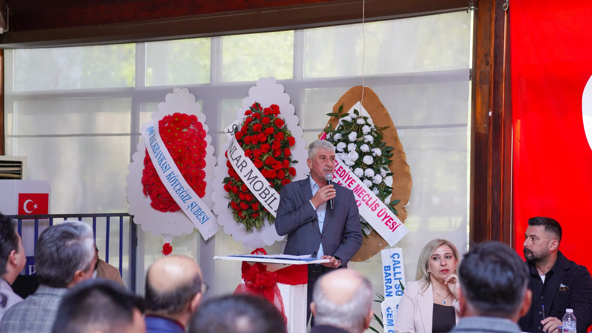 Köyceğiz Esnaf ve Sanatkârlar Odası Başkanlık seçimi yapıldı. Belediye Başkanı Ali Erdoğan, esnafın birlik ve beraberlik mesajına ortak oldu.