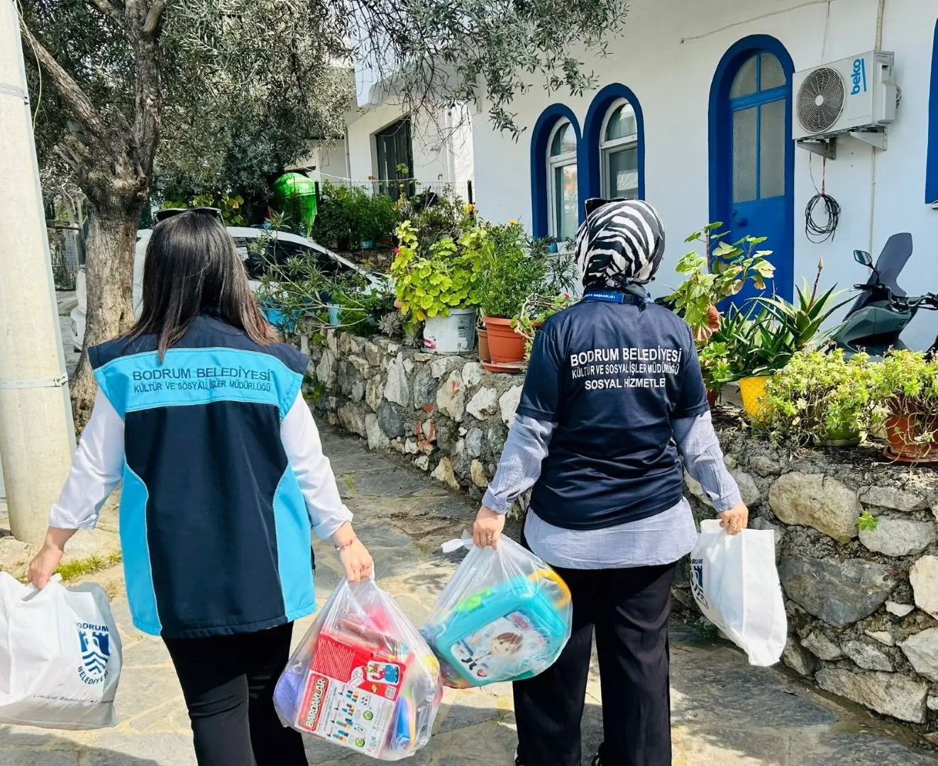 Bodrum Belediyesi’nin “Çocuklar Oyuncaksız Kalmasın” projesi kapsamında Ramazan Bayramı öncesinde bin 150 çocuğa oyuncak ulaştırıldı.