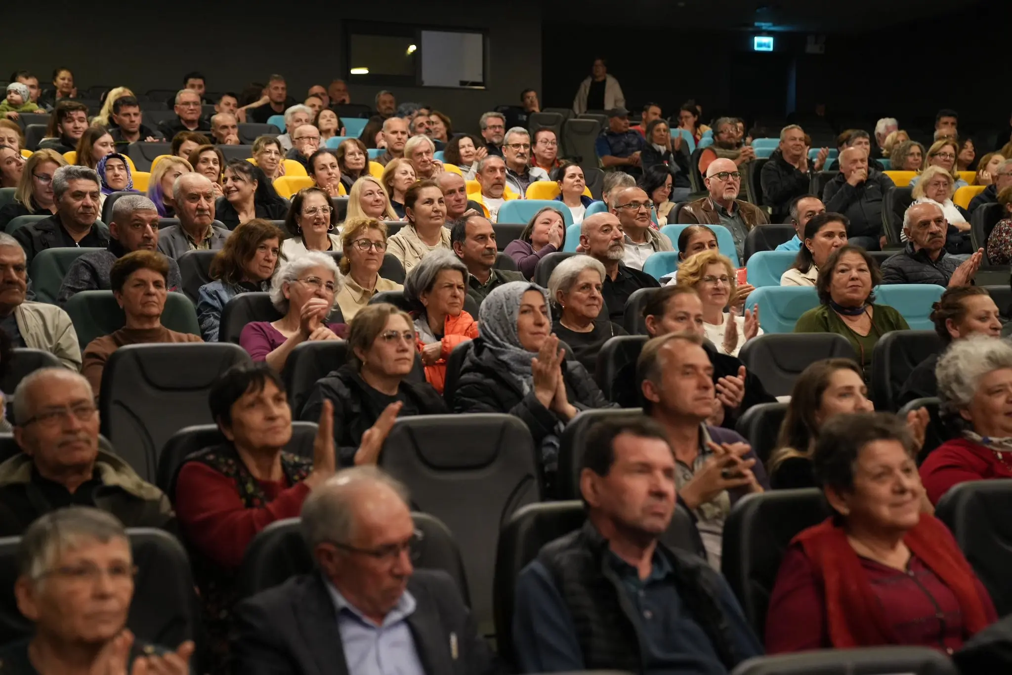 Dalaman Belediyesi Türk Sanat Müziği Korosu tarafından düzenlenen özel konser, vatandaşların yoğun katılımıyla sanatsal bir şölene dönüştü.