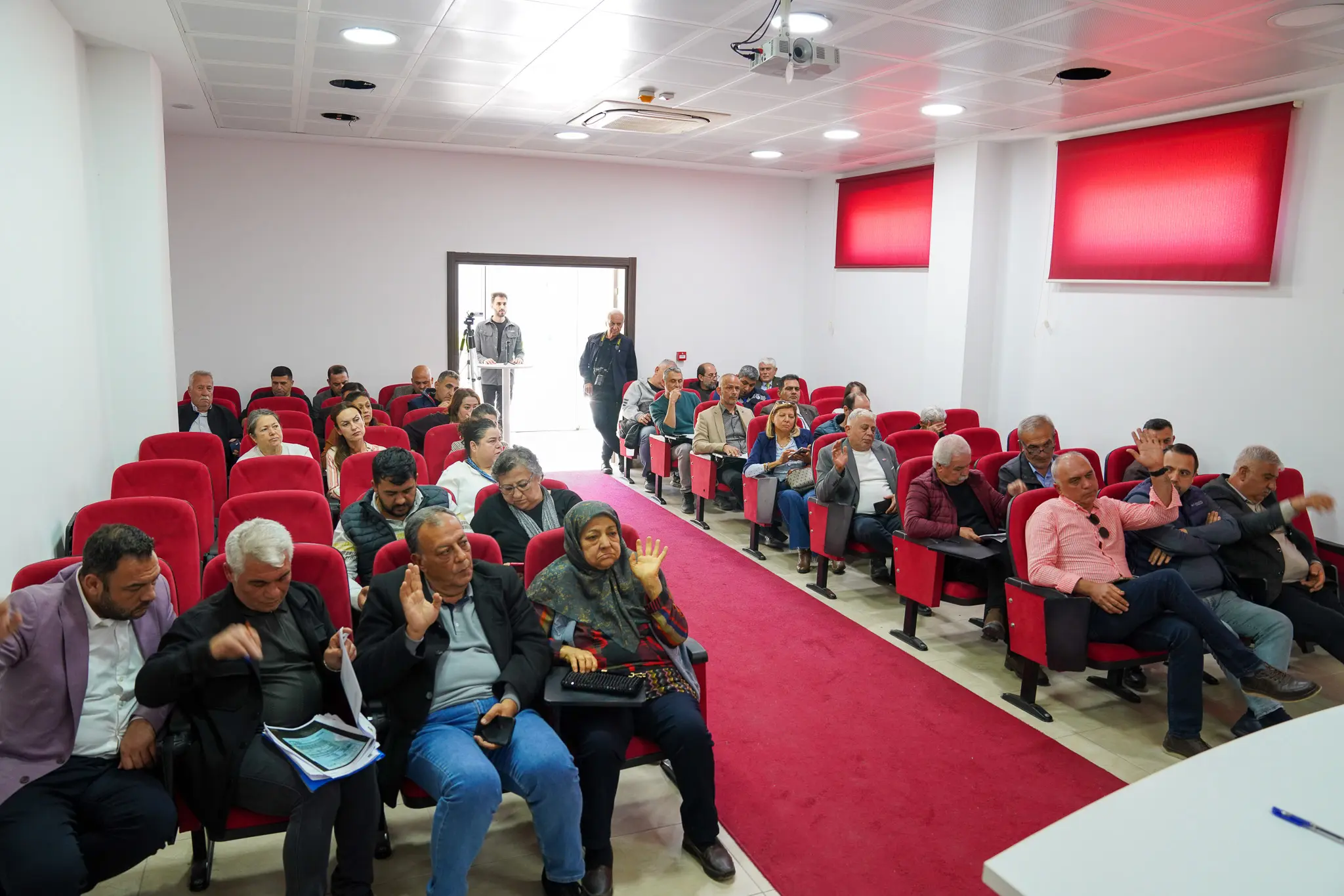 Köyceğiz Belediyesi Nisan ayı olağan meclis toplantısı Belediye Başkanı Ali Erdoğan başkanlığında yapıldı. Toplantıda hibe araçlar ve faaliyet raporları görüşüldü.