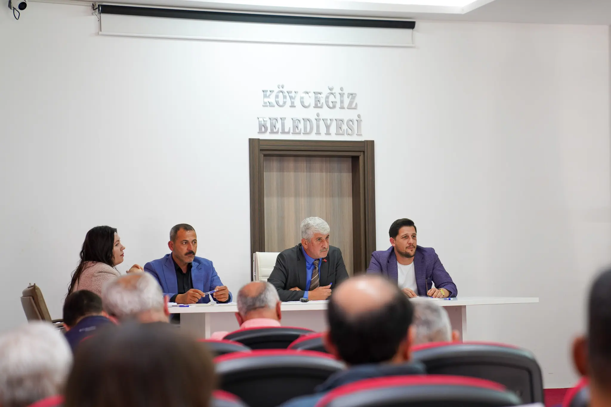 Köyceğiz Belediyesi Nisan ayı olağan meclis toplantısı Belediye Başkanı Ali Erdoğan başkanlığında yapıldı. Toplantıda hibe araçlar ve faaliyet raporları görüşüldü.