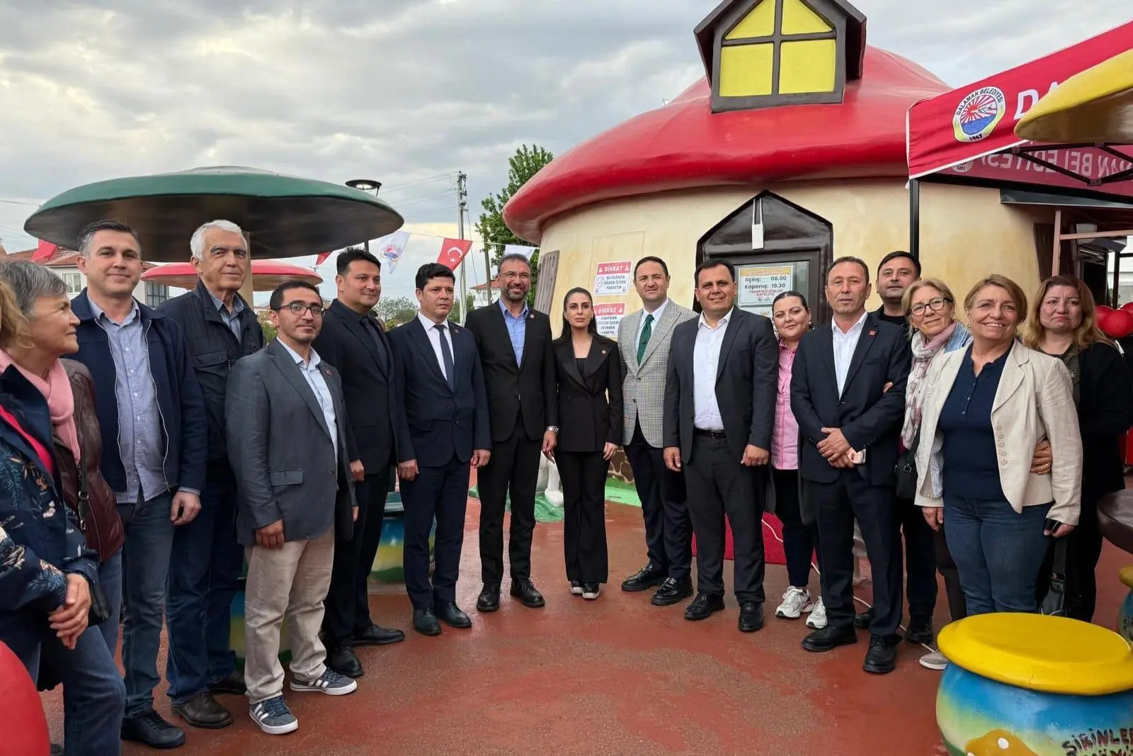 Dalaman Belediyesi tarafından Hürriyet Mahallesi’nde hayata geçirilen Engelsiz Kafe, engelli bireylerin istihdamını desteklemek amacıyla 17 Nisan’da açıldı.