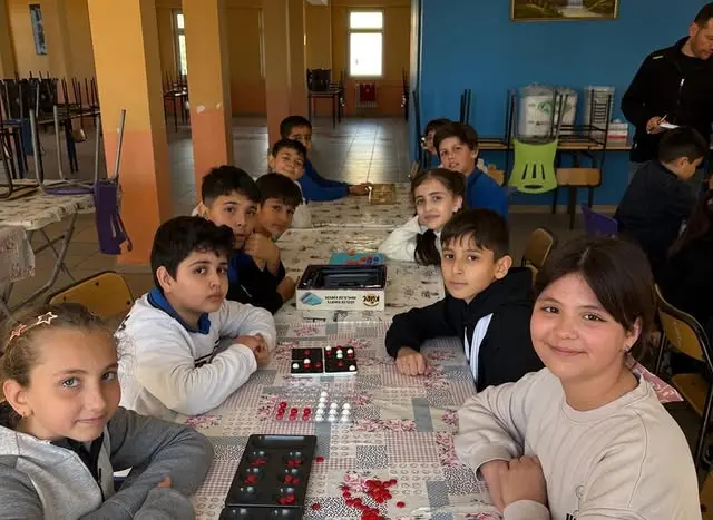 Köyceğiz Yunus Emre Ortaokulu’nda düzenlenen Akıl ve Zeka Oyunları turnuva seçmeleri tamamlandı. Kategorilerinde birinci olan öğrenciler ilçe turnuvasına katılmaya hak kazandı.