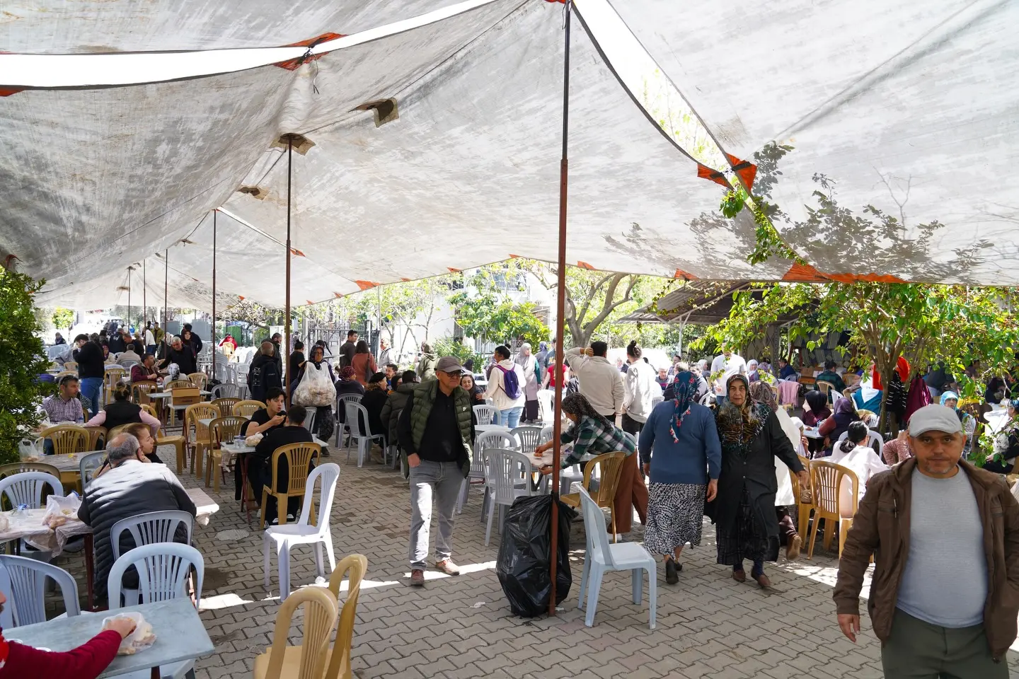 Köyceğiz Belediye Başkanı Ali Erdoğan, kardeşi vefat eden önceki dönem belediye başkanı Kamil Ceylan’ı ziyaret ederek acısını paylaştı.