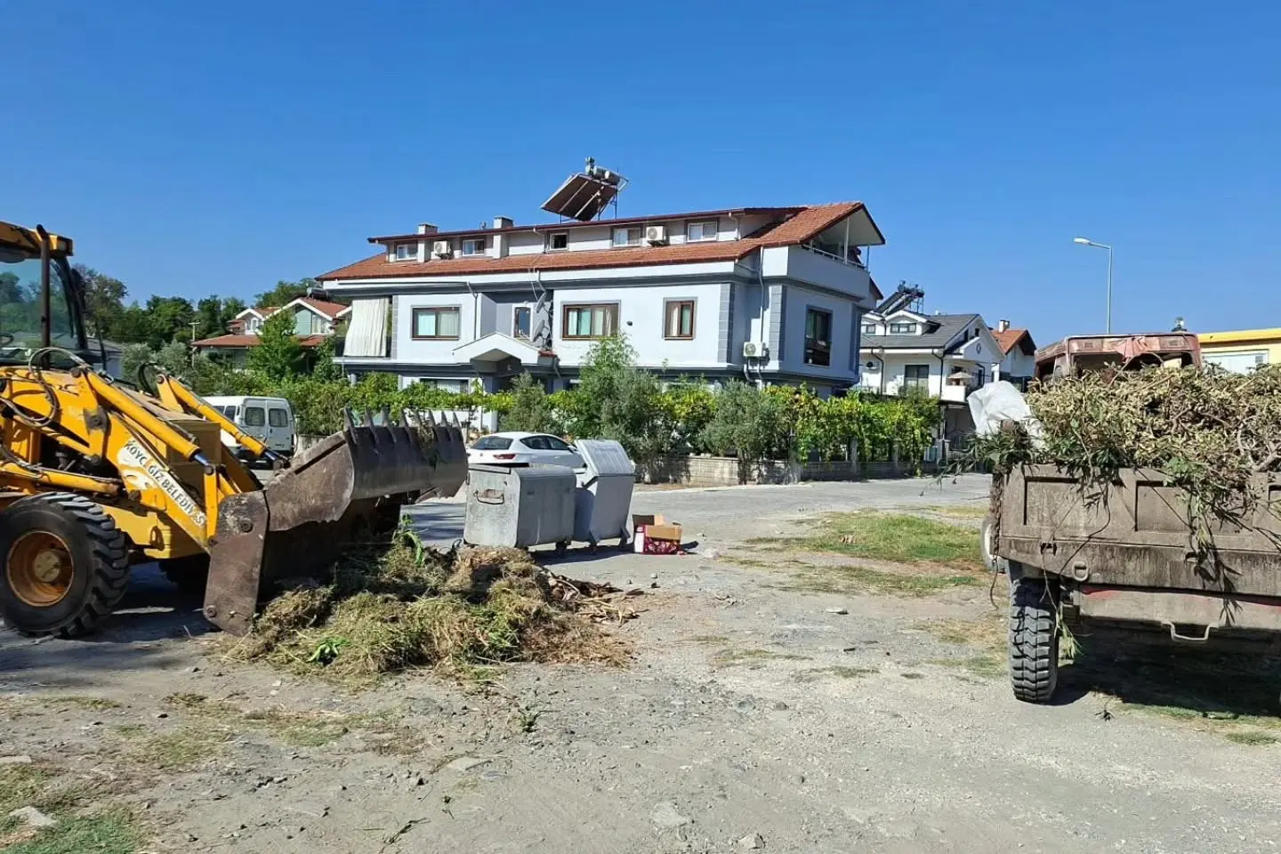 Köyceğiz Belediyesi, evsel tadilat molozları ve bahçe atıklarının rastgele dökülmesinin yasak olduğunu belirterek uyarıda bulundu.
