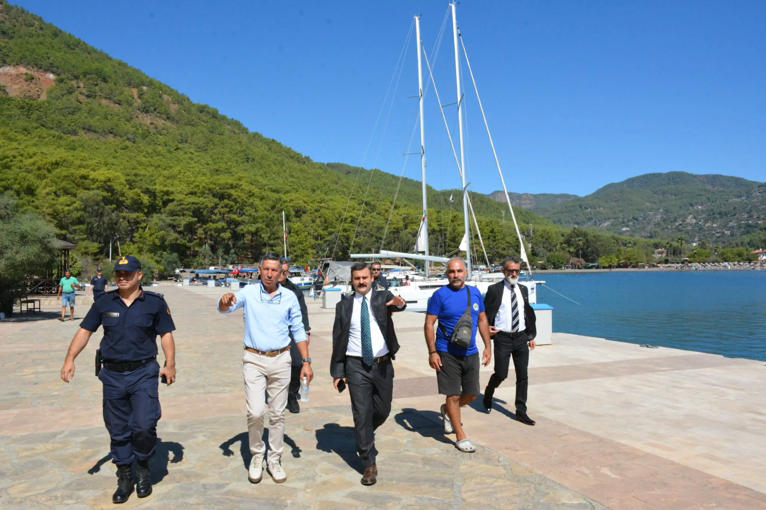 Köyceğiz Kaymakamı Mert Kumcu, Ekincik Turizm Geliştirme Kooperatifi Başkanı Fatih Kılıç'ı ziyaret ederek turizmi görüştü.
