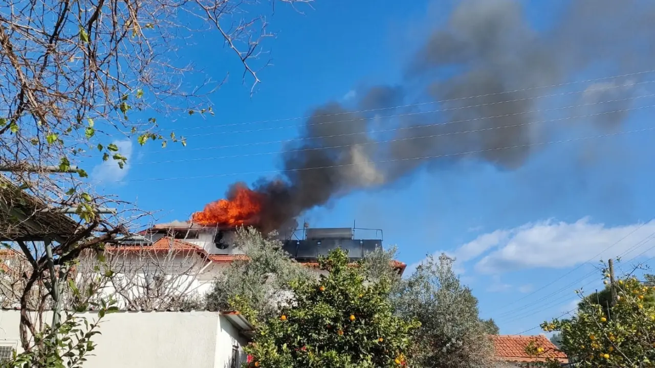 Dalyan’da Apart Otelde Yangın: Çatı Katı Kullanılamaz Hale Geldi