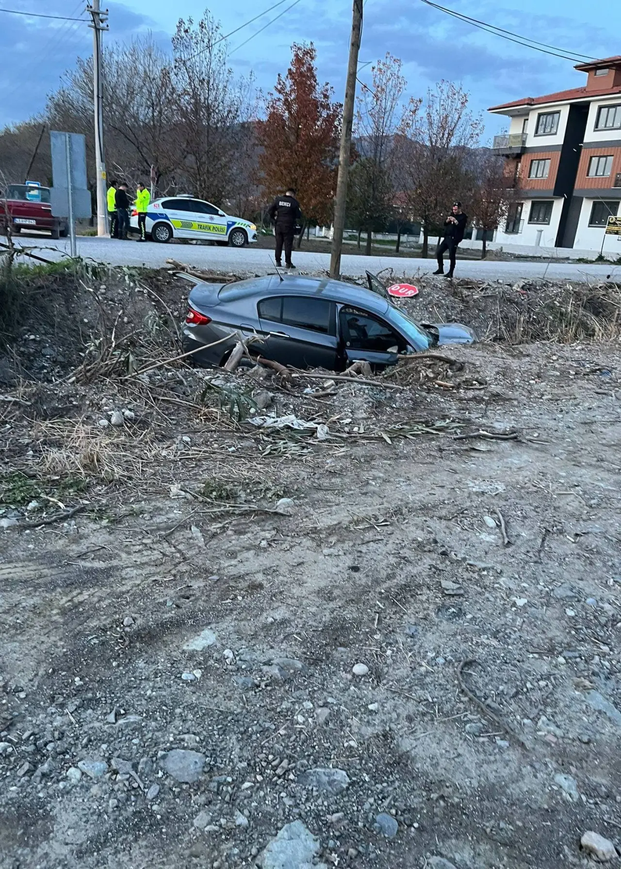 Muğla Ortaca Çaylı Mahallesi’nde sulama kanalı nedeniyle yaşanan kazada yaralanma oldu, vatandaşlar çözüm bekliyor.