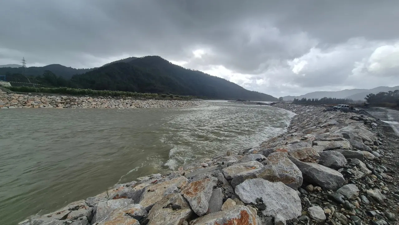 Akköprü Barajı Maksimum Seviyeye Ulaştı: Çay Kenarı İçin Uyarı yapıldı! SOn Dakika