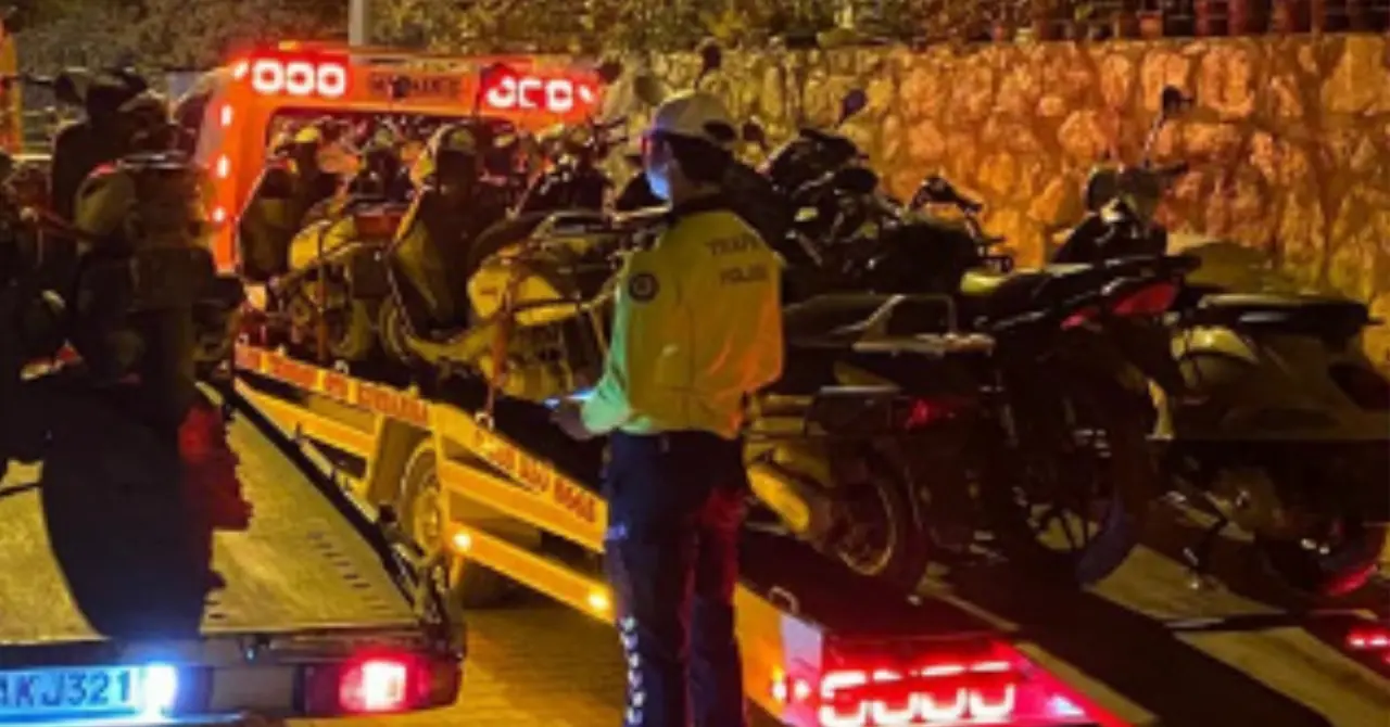 Datça’da gece denetiminde plakasız motosikletlere 235 bin TL ceza kesildi, Kusurlu Motosikletler yediemin otoparkına çekildi.