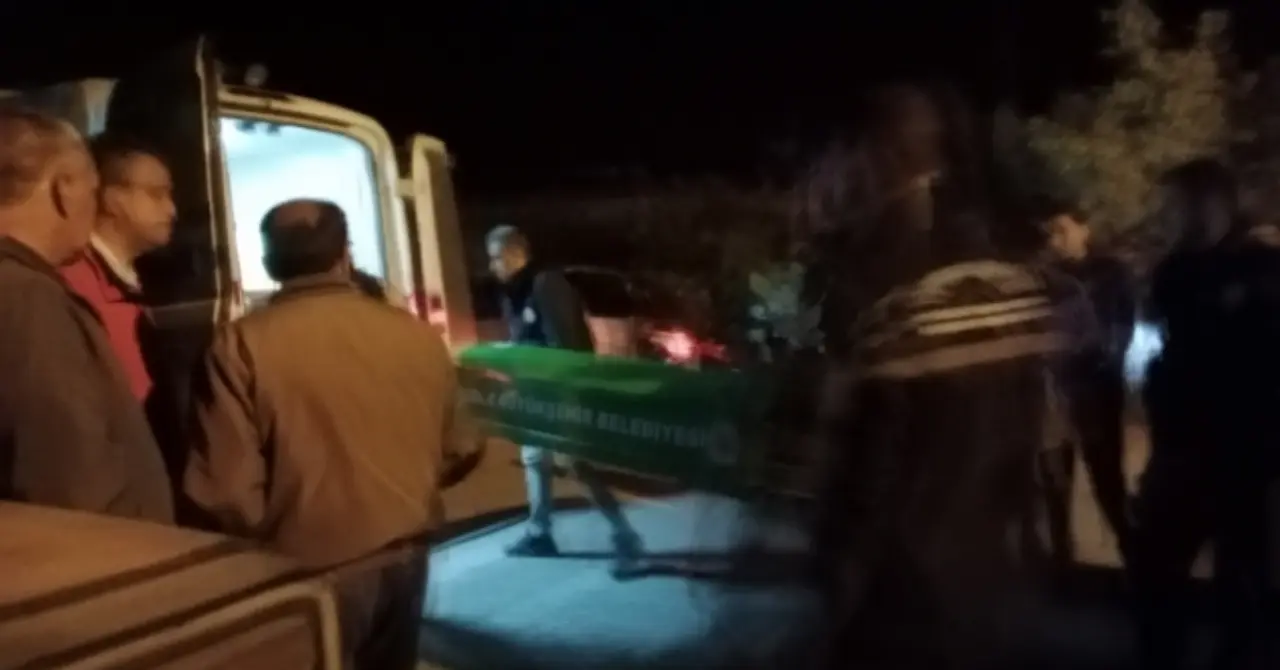 Muğla'nın Ortaca ilçesi, Çaylı Mahallesi’nde 80 yaşındaki M.K. evinde silahla vurulmuş halde ölü bulundu. Cinayet Ayrıntıları Haberimizde