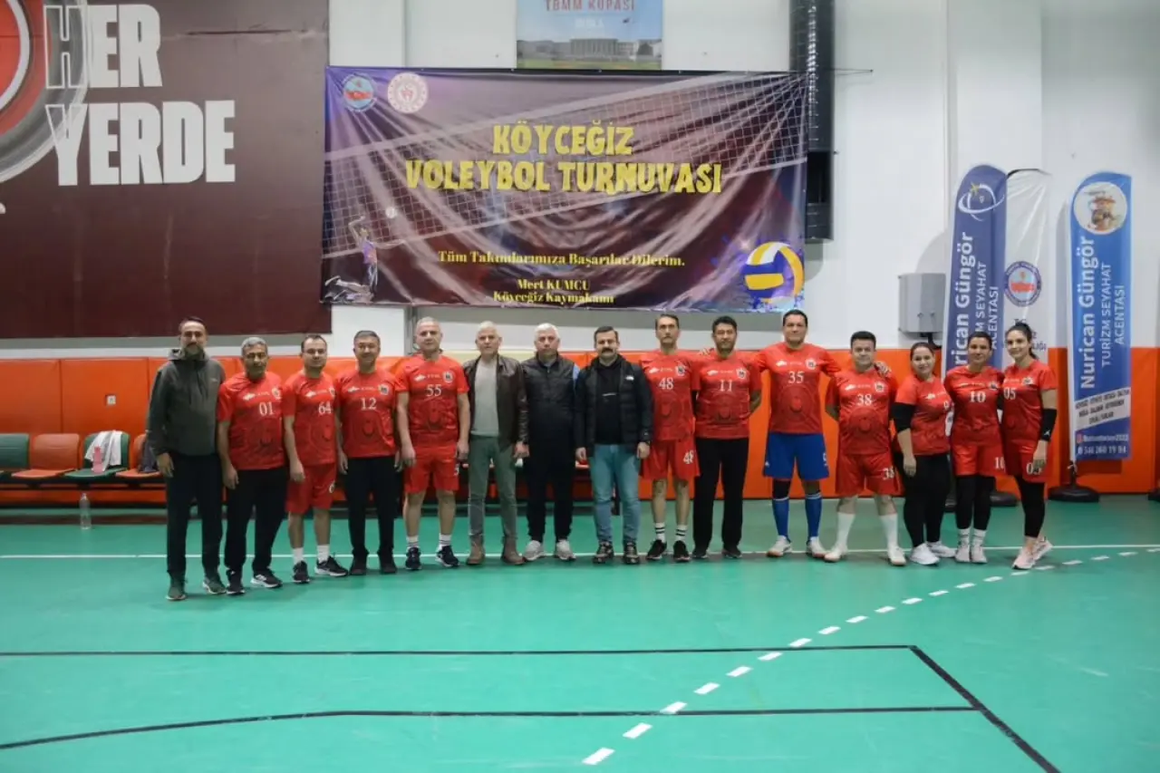 Köyceğiz Voleybol Turnuvası’nın dördüncü gününde Karaca Takip, Toparlar Okulu ve Hastane A Takımı galip geldi.