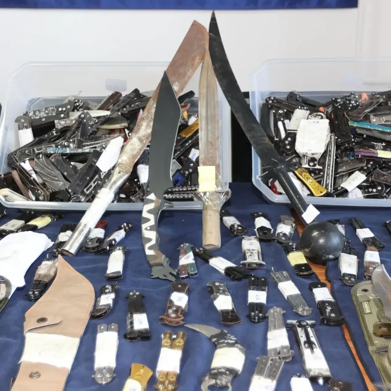 Muğla Büyükşehir Belediyesi otogarlarda 2025’ten bu yana 2 bin 520 kesici alet ve 30’dan fazla silaha el koydu.