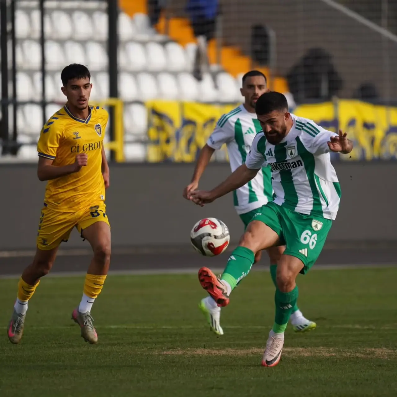 2. Lig Beyaz Grup'ta Muğlaspor, sahasında Bucaspor 1928’i 90+3. dakikada bulduğu golle 2-1 mağlup etti. Muğlaspor zirve takibini sürdürüyor.
