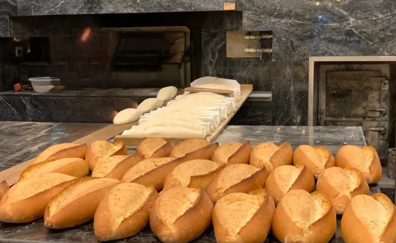 MUTSO Meclisi ekmek, simit ve unlu mamullere zam kararı aldı. Köyceğiz, Ortaca ve Dalaman'da ekmek 20 TL oldu. 2026 güncel fiyat listesi haberimizde.