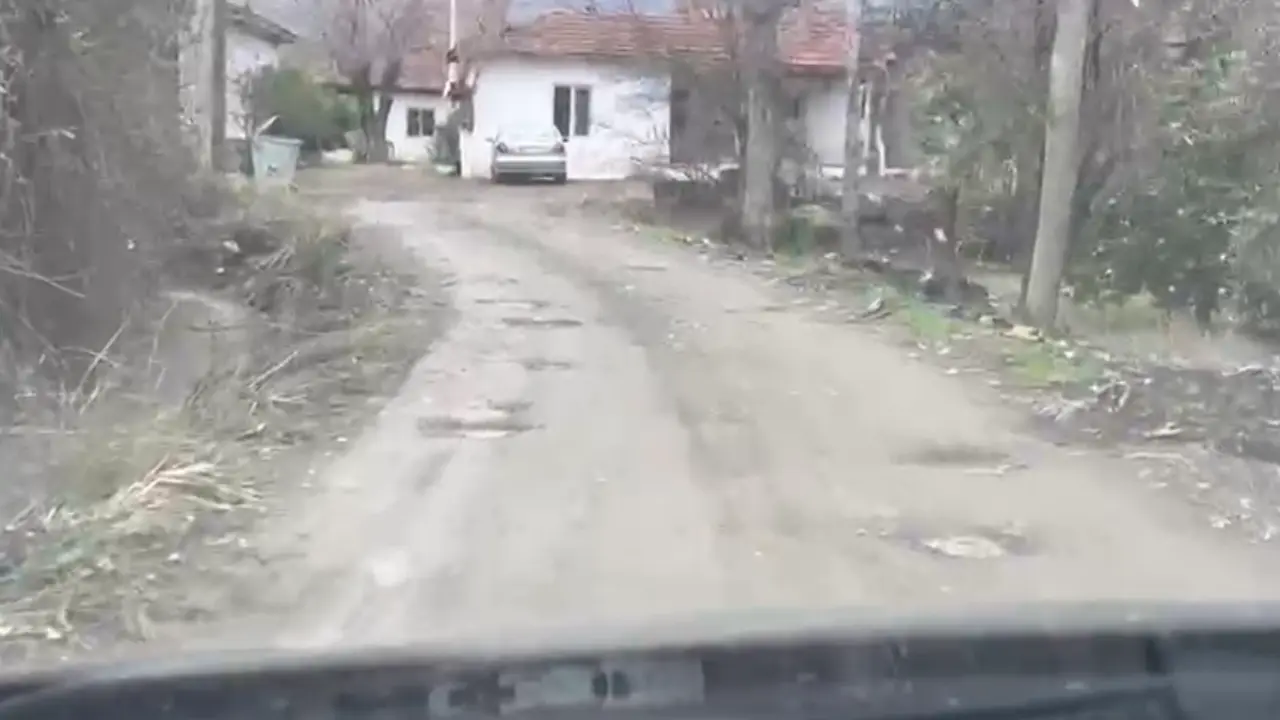 Köyceğiz Beyobası'nda yol çilesi: 100 kişi çamur esareti yaşıyor!