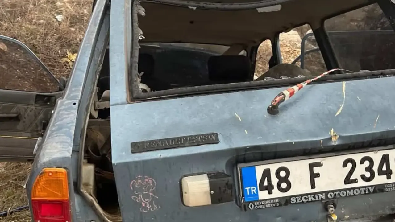 Seydikemer-Antalya yolu Yayla mevkii Fethiye Mermer karşısında tek taraflı trafik kazası meydana geldi. Yaralıların olduğu kazada ekipler bölgeye sevk edildi.