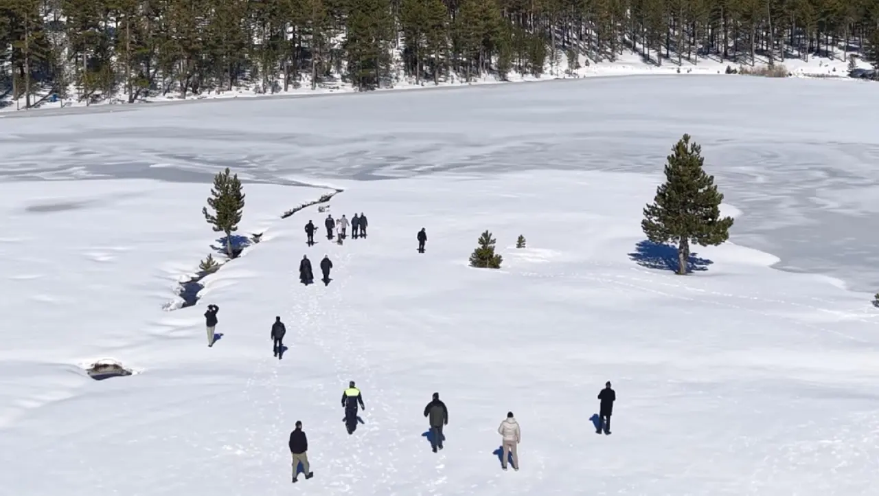 Köyceğiz Kaymakamı Mert Kumcu ve Belediye Başkanı Ali Erdoğan, Ağla Yaylası Gökçeova Göleti'nde incelemelerde bulundu. Kar Festivali için geri sayım başladı.