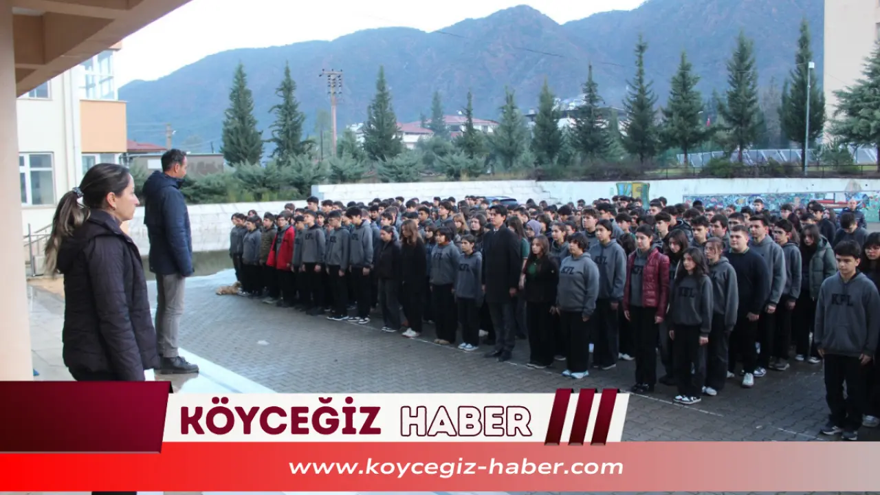 6 Şubat 2023 depreminin yıl dönümünde Köyceğiz Fen Lisesi’nde anma töreni düzenlendi. İlçe Milli Eğitim Müdürü Taner Şen’in katılımıyla deprem şehitleri için saygı duruşunda bulunuldu.