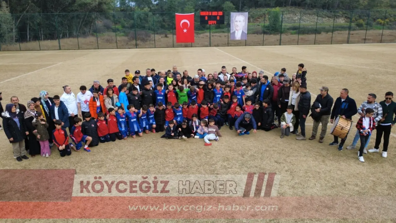 Düşbelen Spor U14 takımı, Datça 1923'ü 8-0 mağlup ederek Play-Off'a kaldı. Ramazan Efe Kaya (5), Yusuf Aras (2) ve Aksoy'un golleriyle Köyceğiz bayram yaptı.