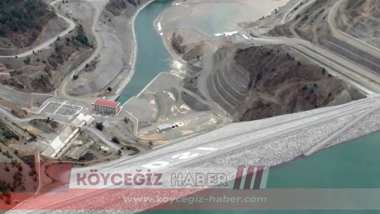 Türkiye'nin 6'ncı, Ege'nin en büyüğü olan Dalaman Akköprü Barajı, 16 yıllık inşaat sürecinin ardından Dalaman ve Ortaca ovalarını taşkından korurken ekonomiye dev katkı sağlıyor.
