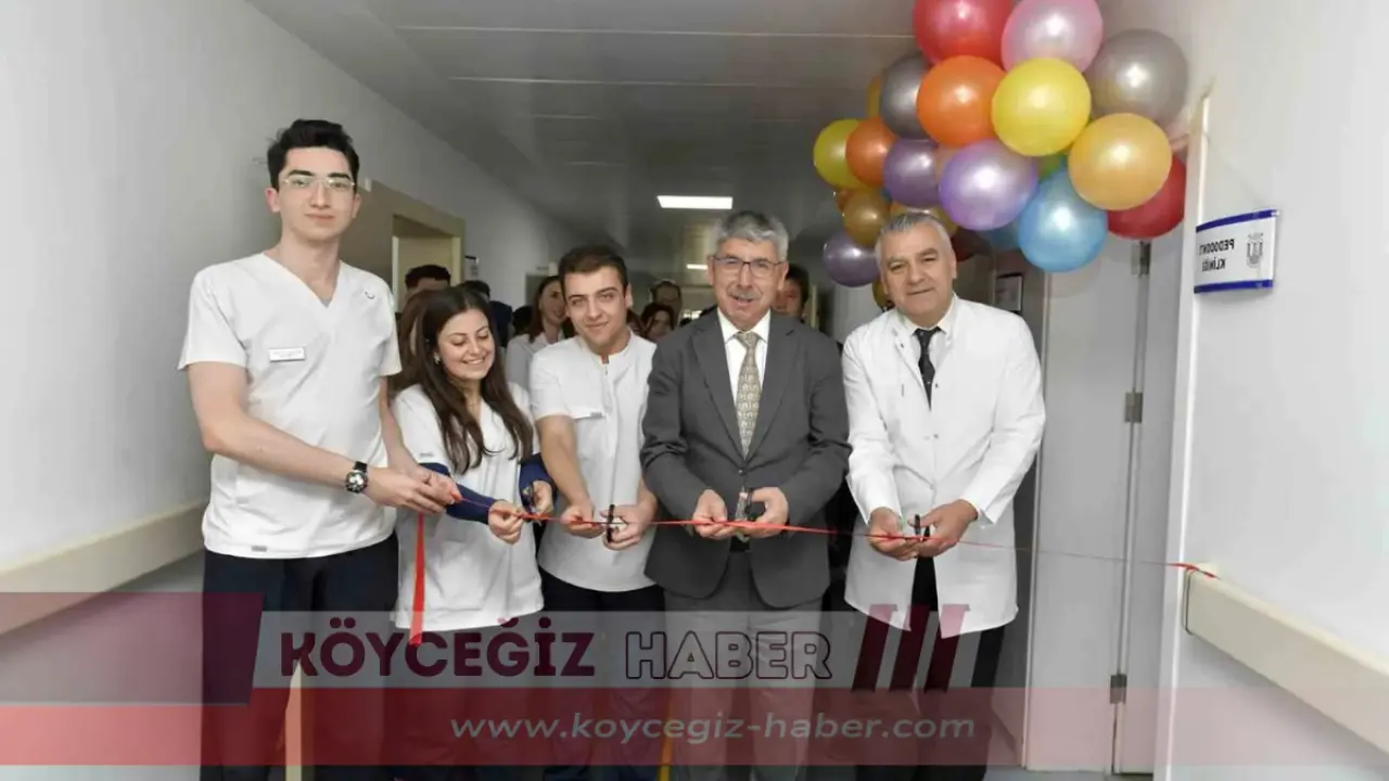 Muğla Sıtkı Koçman Üniversitesi Diş Hekimliği Fakültesi bünyesinde modern donanımlı Pedodonti (Çocuk Diş Hekimliği) Kliniği, Rektör Prof. Dr. Turhan Kaçar'ın katılımıyla hizmete girdi.