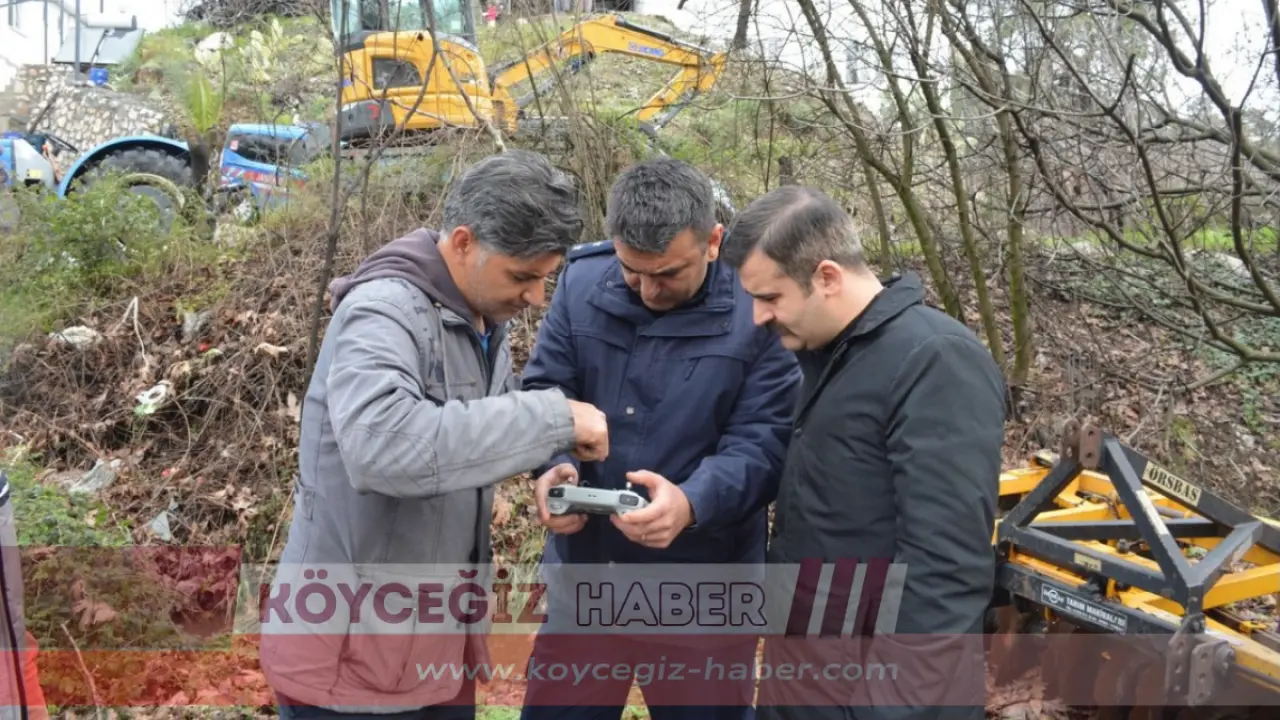 Köyceğiz Kaymakamı Mert Kumcu ve İlçe Jandarma Komutanı Üsteğmen Emre Dadaş, yoğun yağış sonrası taşan dereleri ve hasar gören noktaları birlikte inceleyerek güvenlik önlemlerini artırdı.