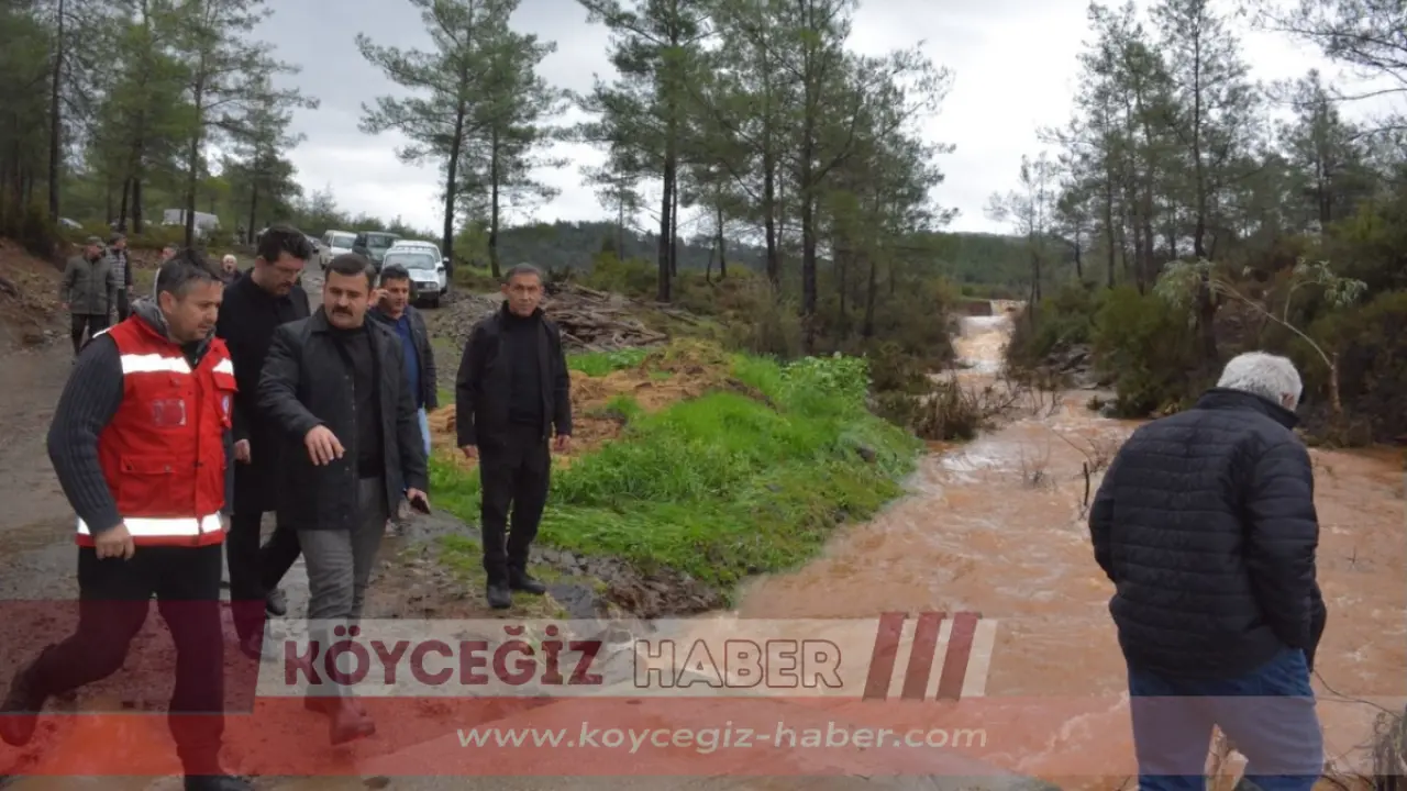 Köyceğiz Kaymakamı Mert Kumcu ve İlçe Jandarma Komutanı Üsteğmen Emre Dadaş, yoğun yağış sonrası taşan dereleri ve hasar gören noktaları birlikte inceleyerek güvenlik önlemlerini artırdı.