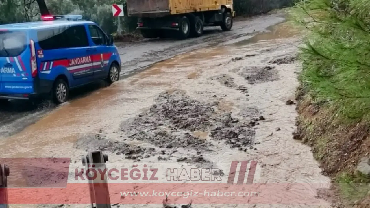Köyceğiz Belediyesi Fen İşleri Müdürlüğü; Otmanlar, Akköprü, Çandır ve Köyceğiz mahallelerinde yağış kaynaklı oluşan hasarları gidermek için aralıksız çalışıyor.