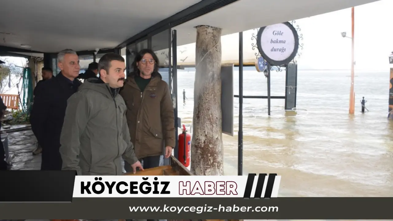 Köyceğiz'de sağanak yağış sonrası göl seviyesi yükseldi, Kordon ve işletmeler sular altında kaldı. Kaymakam Mert Kumcu hasar tespitine başladı.