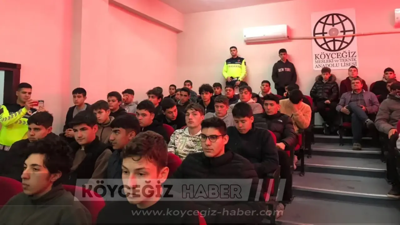 Köyceğiz İlçe Jandarma Komutanlığı Trafik ekipleri, Genç AR-GE Şubat ayı etkinliği kapsamında Köyceğiz Mesleki ve Teknik Anadolu Lisesi öğrencilerine trafik eğitimi verdi.