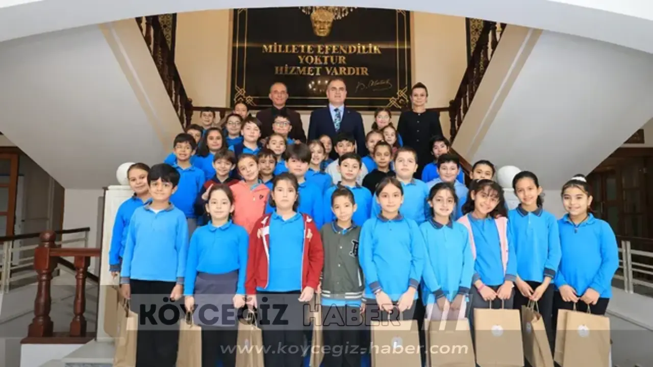 Muğla Valisi 3-D Sınıfı Öğrencilerinin Sorularını Yanıtladı