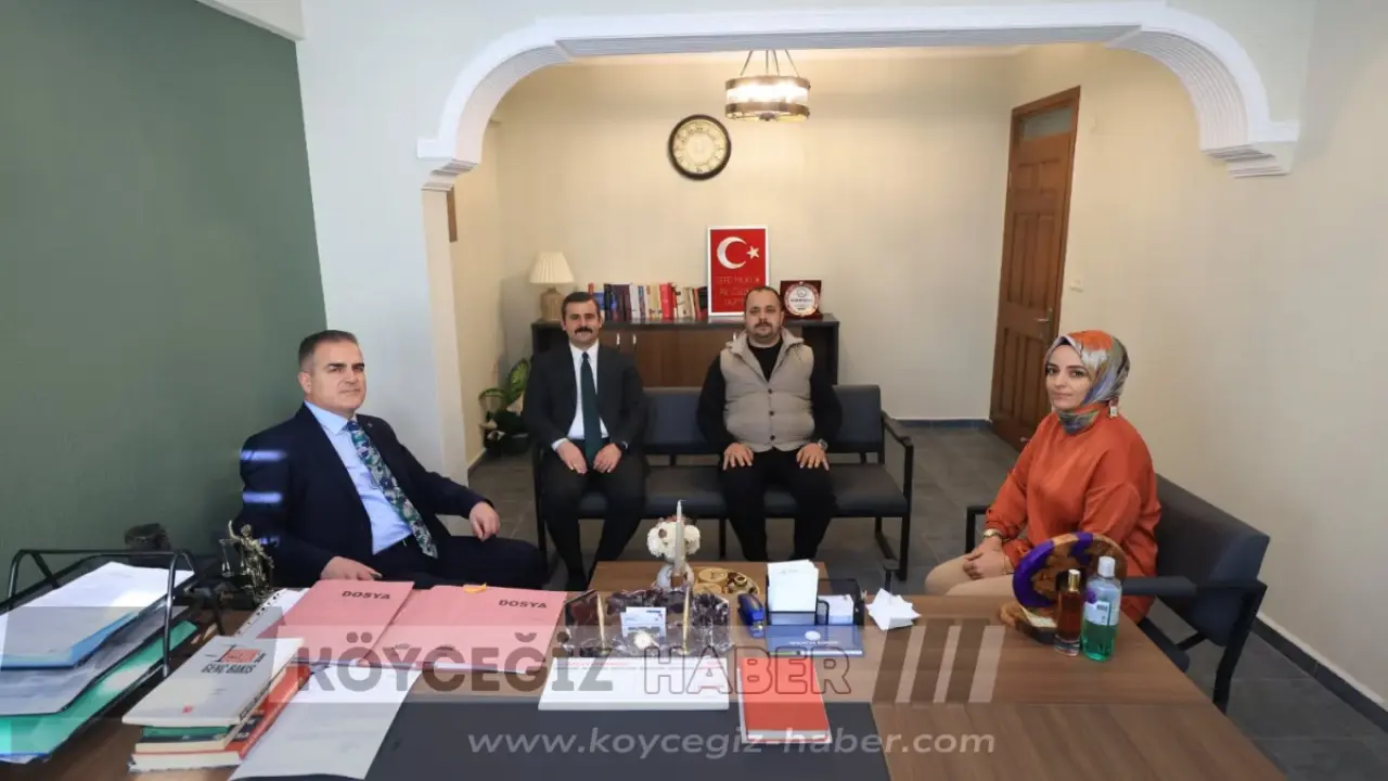 Muğla Valisi Dr. İdris Akbıyık ve Köyceğiz Kaymakamı Mert Kumcu, aşırı yağıştan zarar gören Köyceğiz Gölü esnafını ziyaret etti.